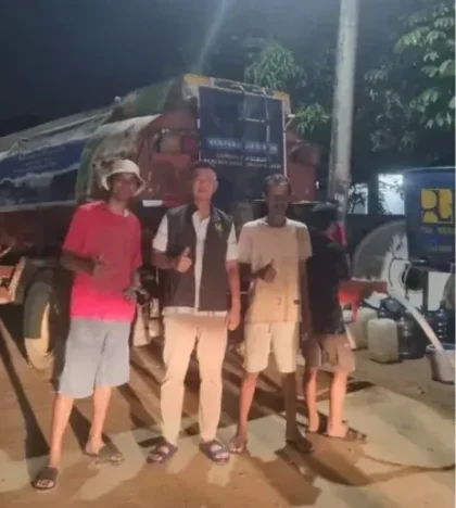 hiswana-migas-bantu-korban-banjir-bandang-padang,-salurkan-uang-tunai-dan-lpg