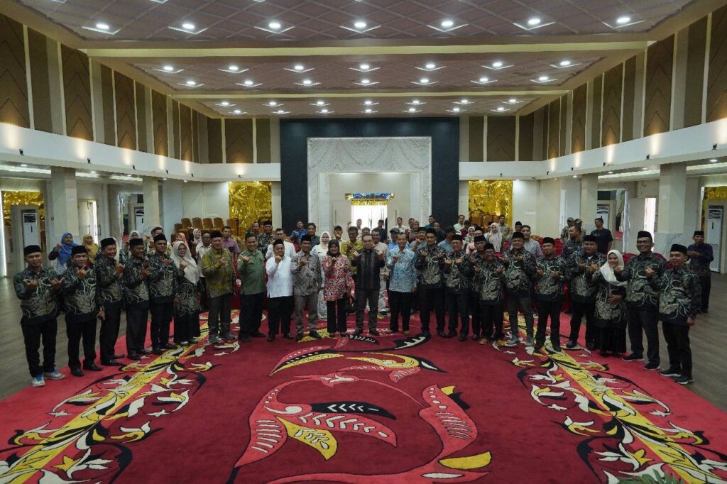 pengurus-dpd-lpm-dharmasraya-dikukuhkan,-sekda-minta-agar-proaktif-kenali-persoalan-warga