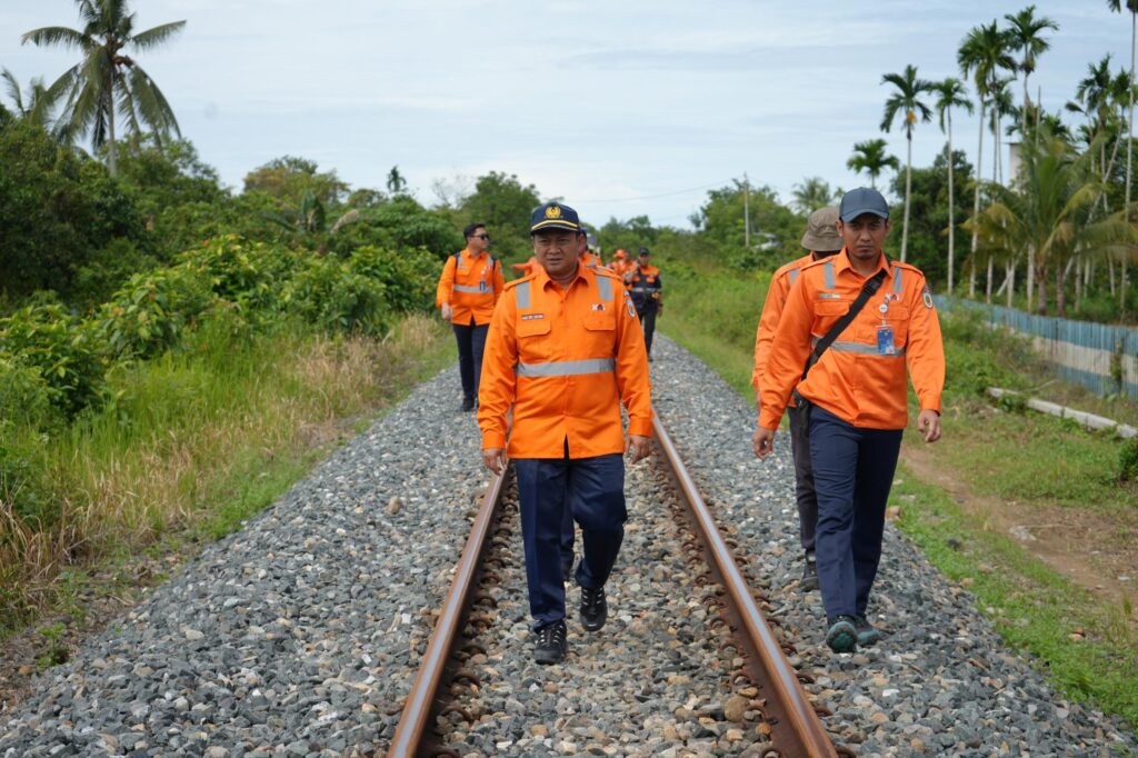sambut-nataru,-kai-periksa-intensif-jalur-kereta-api-di-sumbar