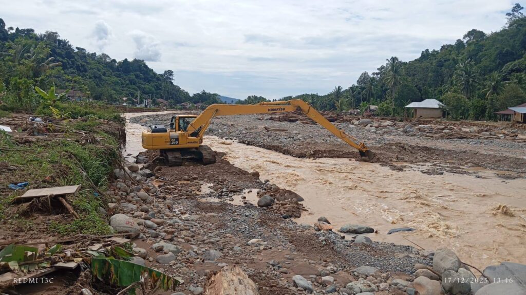 dinas-pupr-padang-normalisasi-sungai-dan-irigasi-pascabanjir