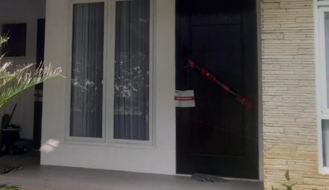 kpk-segel-rumah-kajari-bekasi-eddy-sumarman-di-pondok-indah
