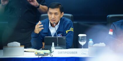 buronan-interpol-kasus-penipuan-online-internasional-ditangkap-di-bandara-soetta