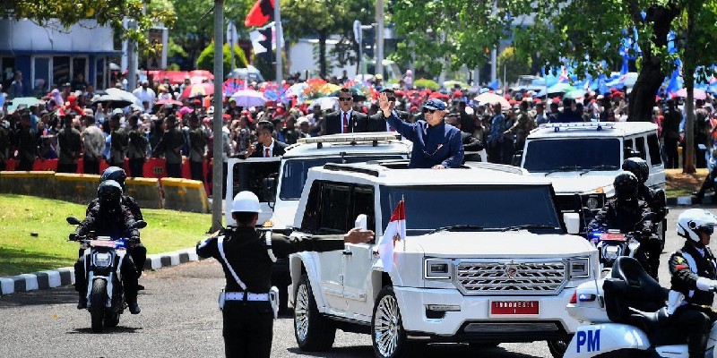 prabowo-dijemput-pakai-maung-saat-tiba-di-cebu-filipina
