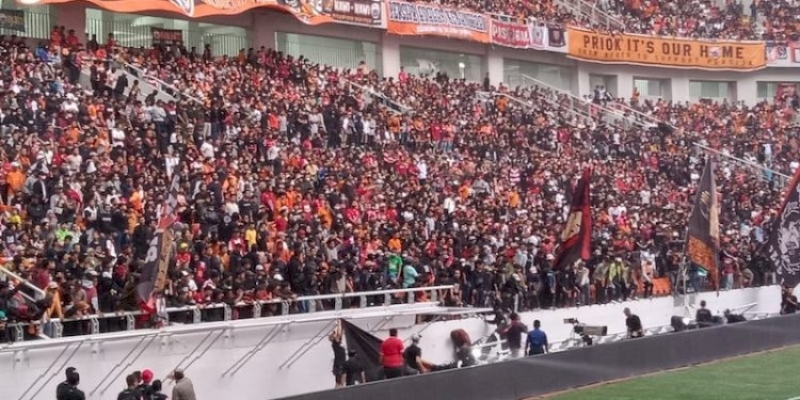 the-jakmania-jangan-meniru-erick-thohir