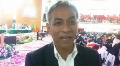 taslim-chaniago-wakili-ketum-ika-unand-di-wisuda-ii-2026