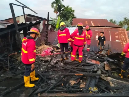 kebakaran-gudang-di-permukiman-padat-padang,-60-personel-damkar-dikerahkan