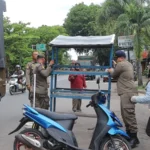 satpol-pp-padang-bongkar-lapak-pkl-di-sejumlah-titik