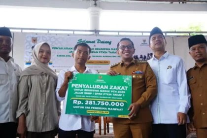 baznas-tanah-datar-salurkan-beasiswa-untuk-198-calon-mahasiswa
