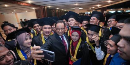 anies-pidato-di-prosesi-wisuda-ugm,-warganet:-keterlaluan-mulyono-nggak-diundang