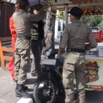 tertibkan-fasilitas-umum,-satpol-pp-padang-sisir-sejumlah-ruas-jalan