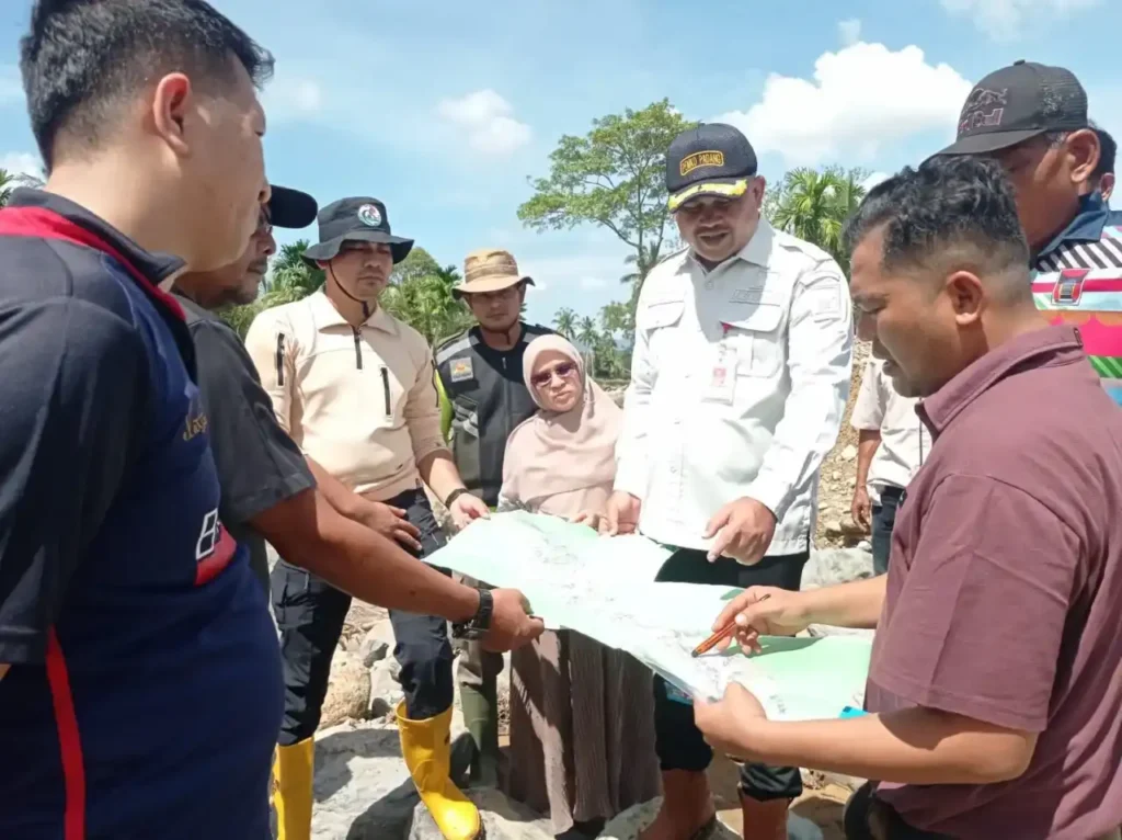 pemko-padang-kerahkan-alat-berat-tangani-dampak-banjir-di-kuranji