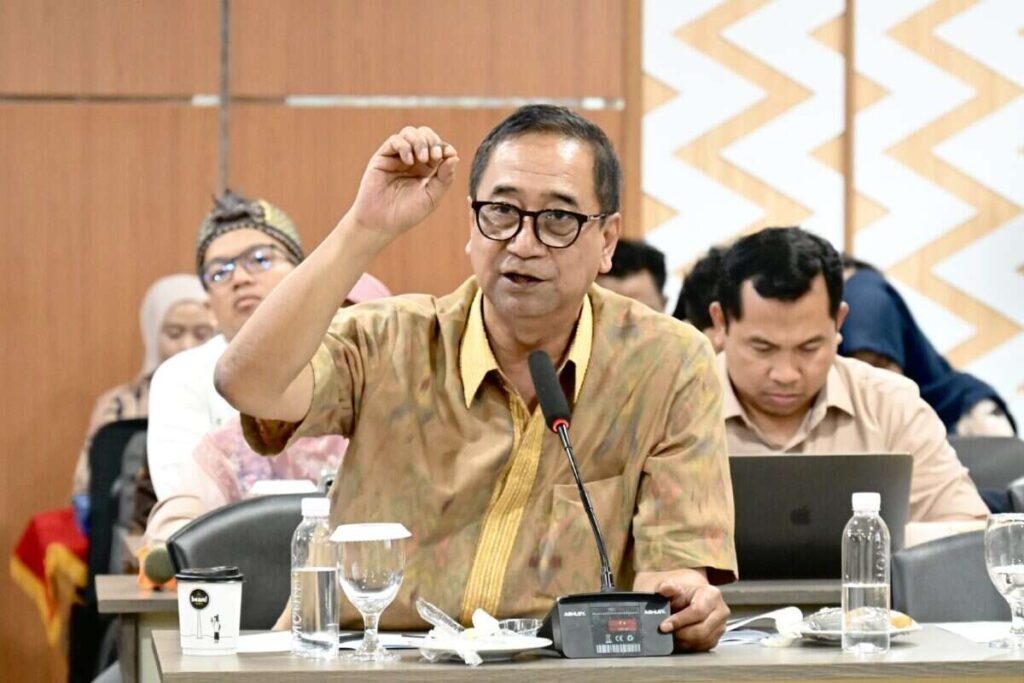 Anggota Komisi X DPR RI Ferdiansyah saat mengikuti kunjungan kerja Panitia Kerja (Panja) Pelindungan dan Pemanfaatan Cagar Budaya Komisi X DPR RI di Keraton Kasepuhan, Cirebon, Jawa Barat, Kamis (21/5/2026). Foto: Yasmin/Arifman