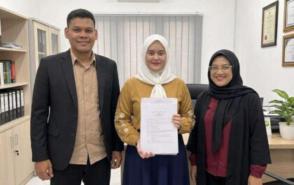 Jajaran pimpinan PT Cendekia Global Indonesia yang terdiri dari (kiri-kanan) Komisaris Yovandra, Komisaris Utama Khairunnisa Nabila, dan Direktur Intan Nabila Khaira. Ketiganya bersiap membawa Cendekia Proteksi menjadi ekosistem layanan asuransi syariah terpadu di Indonesia. Foto : Istimewa