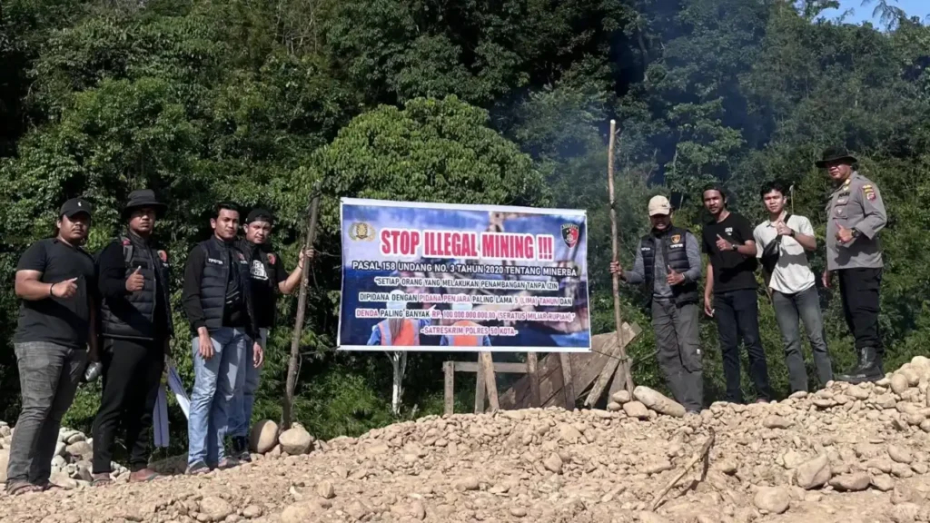 satreskrim-polres-limapuluh-kota-tertibkan-aktivitas-tambang-emas-ilegal-di-kapur-ix