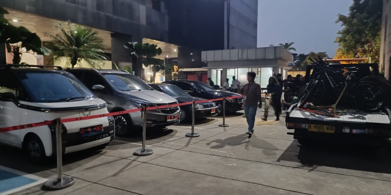 kpk-boyong-21-kendaraan-hasil-ott-imigrasi-jakbar