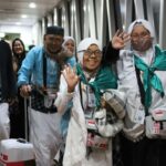 kloter-pertama-jemaah-haji-tiba-di-bandara-minangkabau