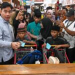 gibran-ajak-anak-panti-asuhan-belanja-kebutuhan-sekolah-di-sela-kunker