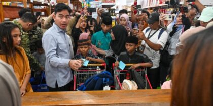 gibran-ajak-anak-panti-asuhan-belanja-kebutuhan-sekolah-di-sela-kunker
