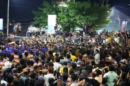 prosesi-maarak-jari-jari-budaya-tabuik-pariaman-meriah