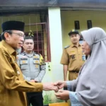 pemko-padang-salurkan-bantuan-sosial-bagi-keluarga-korban-hanyut-pantai