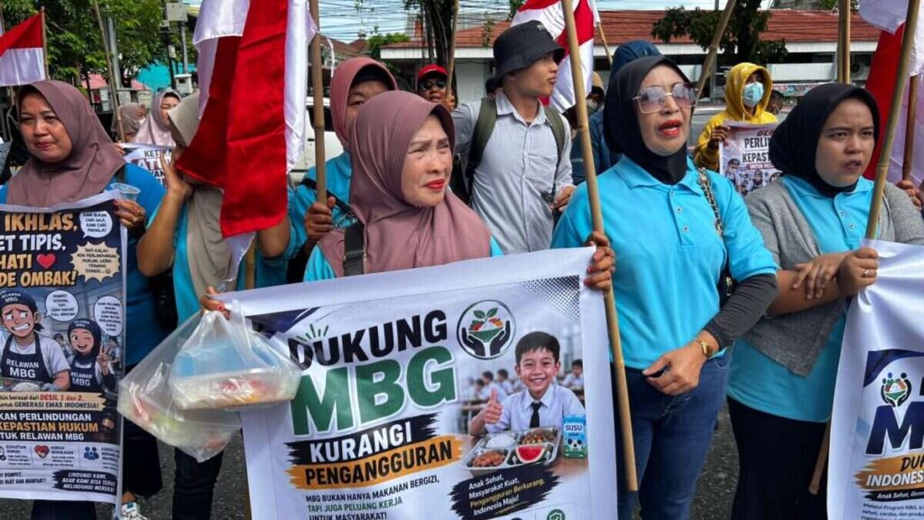 relawan-mbg-sumbar-minta-program-dilanjutkan,-demo-di-dprd-sumbar