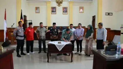 dprd-dan-pemko-pariaman-sahkan-perda-kawasan-tanpa-rokok