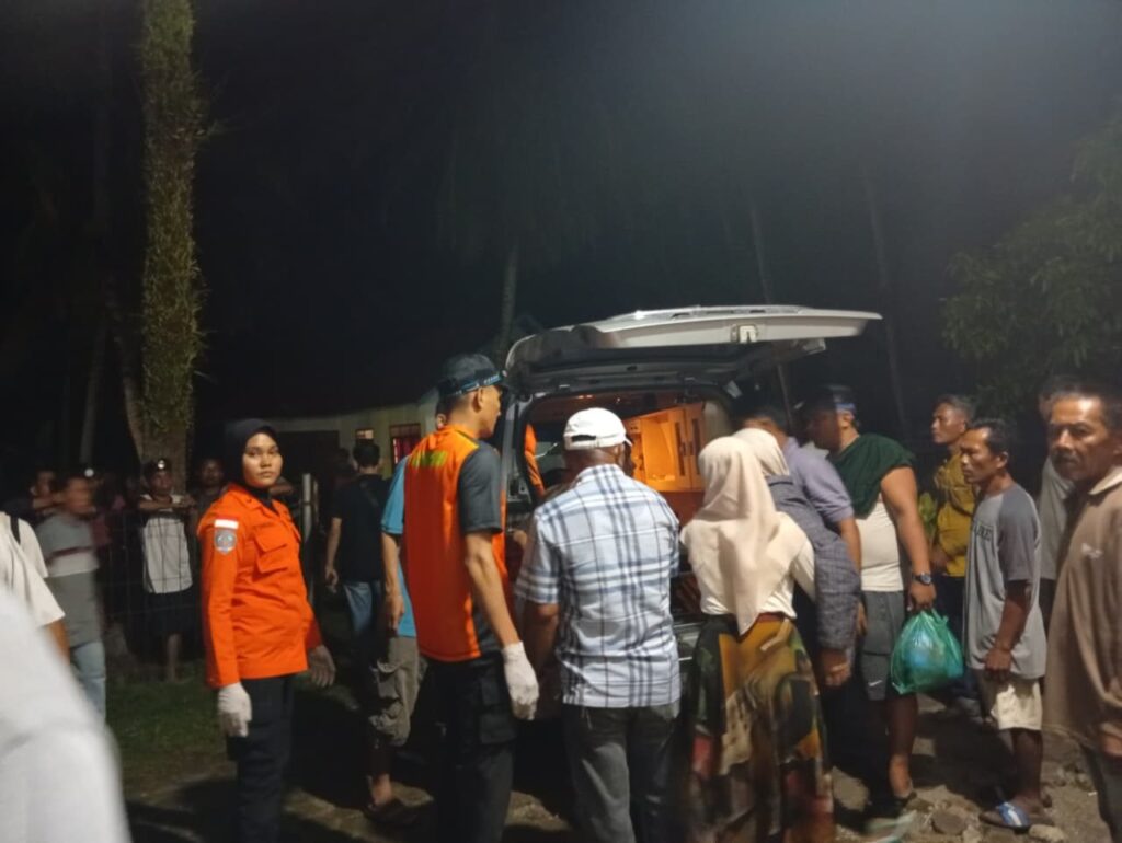 tim-sar-temukan-remaja-hanyut-terseret-ombak-di-pantai-gasan-gadang