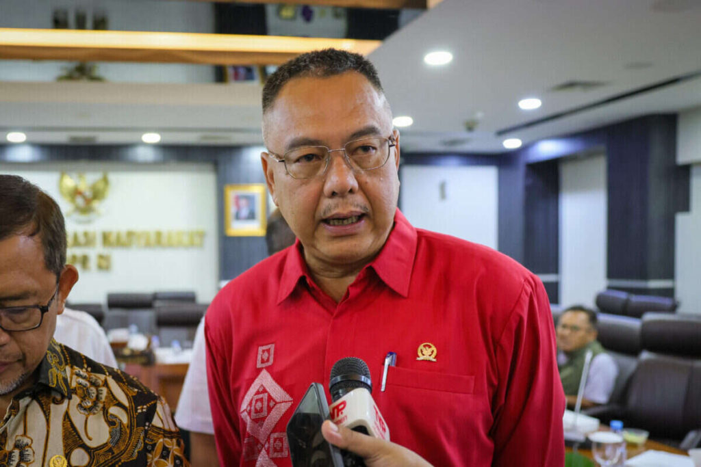Anggota Badan Aspirasi Masyarakat (BAM) DPR RI, Harris Turino, usai mengikuti agenda Rapat Dengar Pendapat Umum (RDPU) antara BAM DPR RI dan Federasi Serikat Pekerja BUMN Indonesia Raya di Gedung Nusantara II, Senayan, Jakarta, Rabu (3/6/2026). Foto : Mentari/Alma