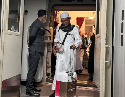 Kedatangan Kelompok Terbang (Kloter) 14 Debarkasi Padang di Bandara Internasional Minangkabau (BIM), Sabtu (20/6/2026) dini hari. Foto : Istimewa