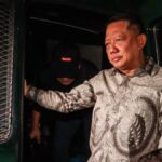 Anggota Komisi III DPR RI saat memberikan keterangan terkait kasus dugaan korupsi yang menyeret Febrie Adriansyah