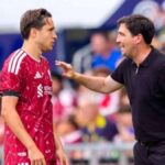Federico Chiesa saat mengenakan jersey Liverpool di Stadion Anfield