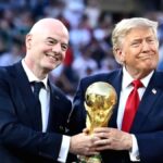 Presiden FIFA Gianni Infantino saat memberikan keterangan pers dalam sebuah acara olahraga internasional.