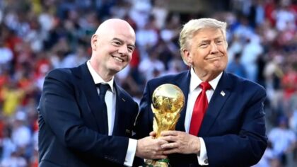 Presiden FIFA Gianni Infantino saat memberikan keterangan pers dalam sebuah acara olahraga internasional.