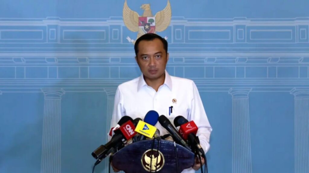 Menteri Sekretaris Negara Prasetyo Hadi memberikan keterangan pers di Kompleks Parlemen, Jakarta.