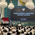 Presiden Prabowo Subianto dan Wakil Presiden Gibran Rakabuming Raka dalam Sidang Kabinet Paripurna