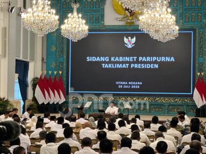 Presiden Prabowo Subianto dan Wakil Presiden Gibran Rakabuming Raka dalam Sidang Kabinet Paripurna