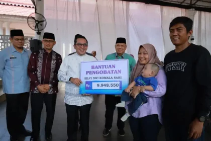jamin-akses-kesehatan,-pemkab-tanah-datar-salurkan-bantuan-dana-pengobatan