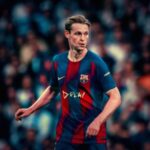 Frenkie de Jong saat berlatih bersama Barcelona di lapangan hijau