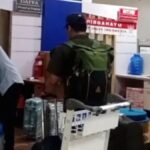Tumpukan uang tunai hasil sitaan KPK dalam operasi penggeledahan di kediaman Kadis PUPR Kota Bengkulu