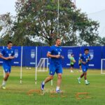 Penyerang baru Persib Bandung asal Montenegro, Balsa Sekulic, saat diperkenalkan oleh manajemen klub.