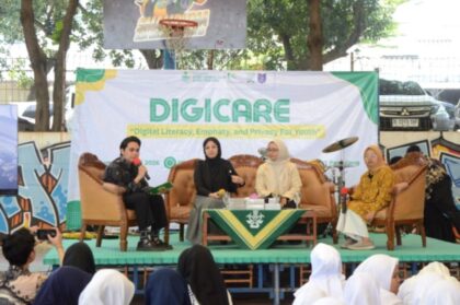 Suasana kegiatan literasi digital program DIGICARE 2026 oleh dosen dan mahasiswa UMJ di SMA Muhammadiyah 25 Setiabudi.