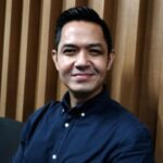 Dude Harlino saat menyerahkan uang Rp 5,2 miliar ke Bareskrim Polri terkait kasus PT Dana Syariah Indonesia