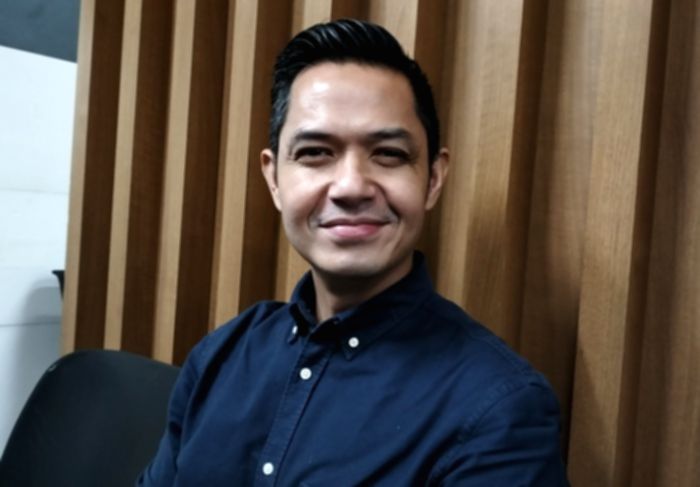 Dude Harlino saat menyerahkan uang Rp 5,2 miliar ke Bareskrim Polri terkait kasus PT Dana Syariah Indonesia