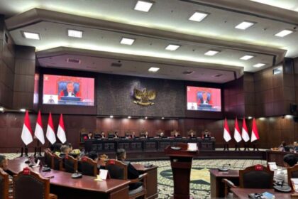 Ketua MK Suhartoyo membacakan putusan terkait kewajiban operator telekomunikasi menjaga sisa kuota internet tetap aktif
