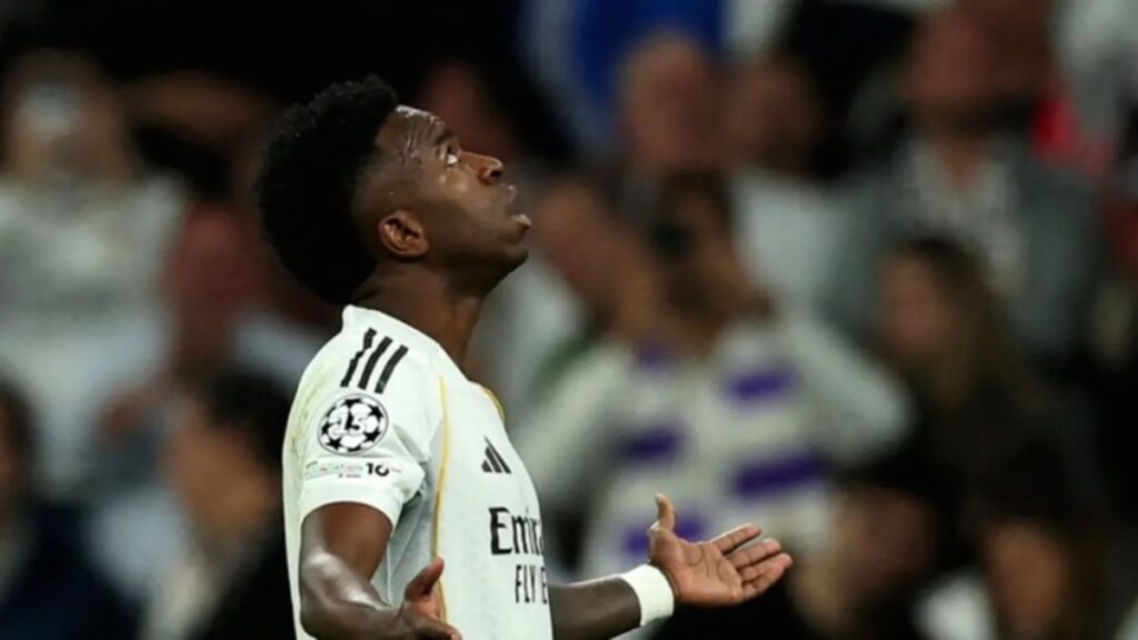 Vinícius Júnior saat mengenakan seragam Real Madrid di lapangan hijau