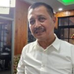 Mantan Wakapolri Komjen Pol (Purn) Oegroseno saat memberikan keterangan kepada media di Gedung Bareskrim Polri