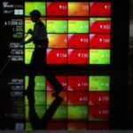 Suasana layar monitor bursa saham di Bursa Efek Indonesia Jakarta