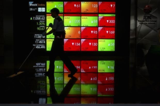 Suasana layar monitor bursa saham di Bursa Efek Indonesia Jakarta