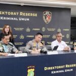Direktur Reserse Kriminal Umum Polda Metro Jaya Kombes Pol Iman Imanuddin saat memberikan keterangan pers kasus TPPO.