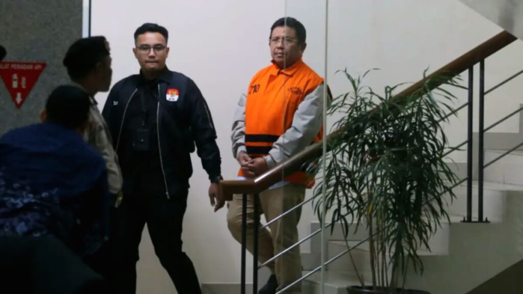 Bupati Lombok Barat Lalu Ahmad Zaini saat memberikan keterangan pers terkait dugaan kasus korupsi.